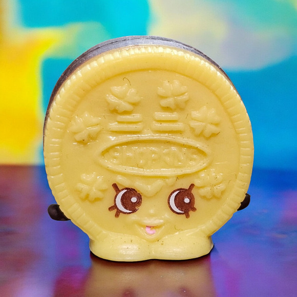 Shopkins Cream E Cookie Sweet Treats #3-052 Season 3 Choc Frosted Ultra Rare - Picture 1 of 1